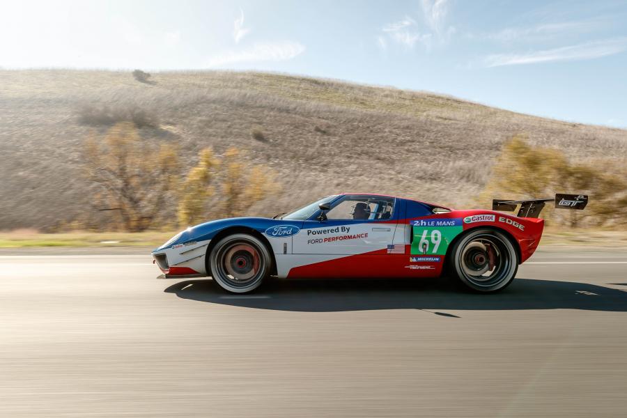  Ford GT40 Future by Superformance 2018 года  (фото 14 из 42)